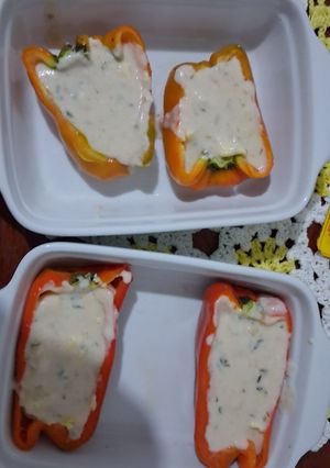 Foto de Pimentão Recheado com Ovos Mexidos e Creme Bechamel