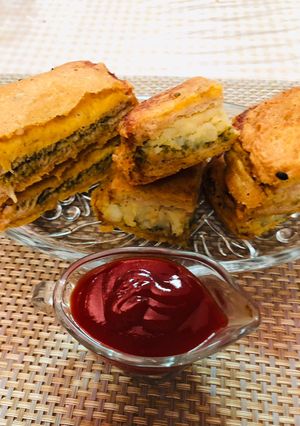 A picture of Layered bread pakoras.
