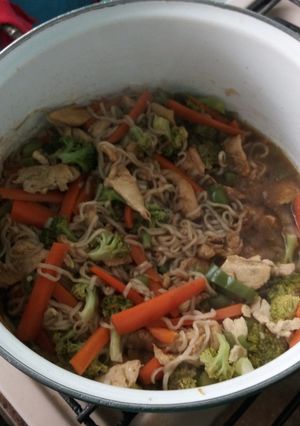 Una foto de Pollo oriental con Ramen