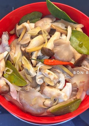 Hình của món Nấm Hấp Lá Chanh Chay.