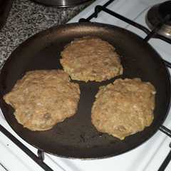 Una foto de Hamburguesas de lentejas, arroz y zanahoria