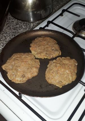 Una foto de Hamburguesas de lentejas, arroz y zanahoria