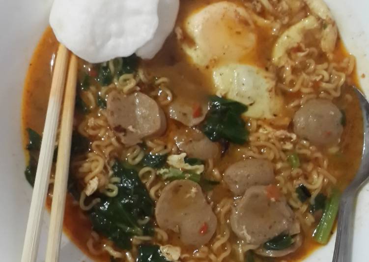 Indomie Tumis Sawi,Bakso dan Telor.