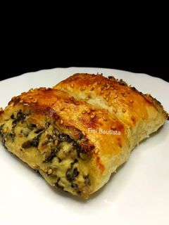 Una foto de Hojaldre relleno de espinacas y queso de rulo