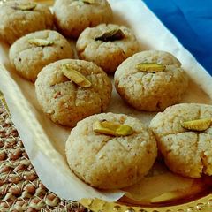 A picture of Khoya Makhana Peda.