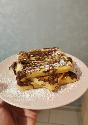 A picture of French Toast.