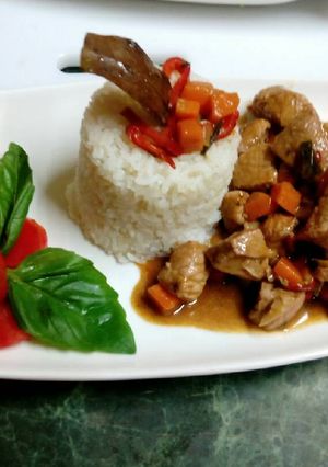Una foto de Arroz a la coca cola con Strogonoff de cerdo