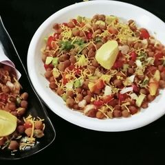 Kala chana chaat (black chickpeas chaat) A picture of Kala chana chaat (black chickpeas chaat).