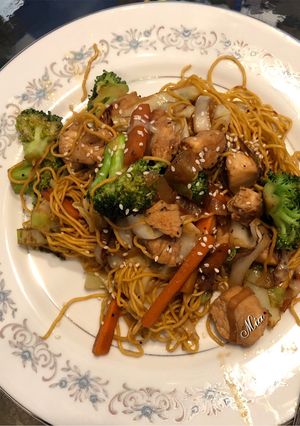 Hình của món Mì xào Chow Mein.