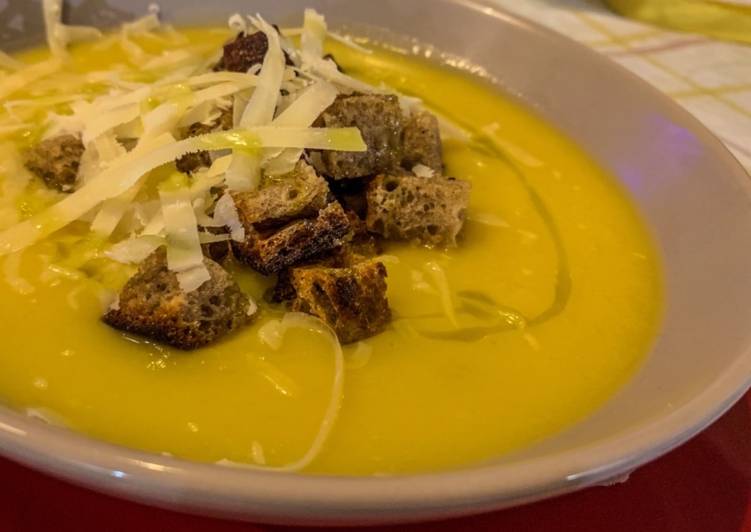 How to Prepare Veloce Vellutata di zucca con crostini al profumo di rosmarino