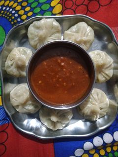 मोमोज और मोमोज की चटनी (Momos aur momos ki chutney recipe in hindi) रेसिपी मुख्य फोटो
