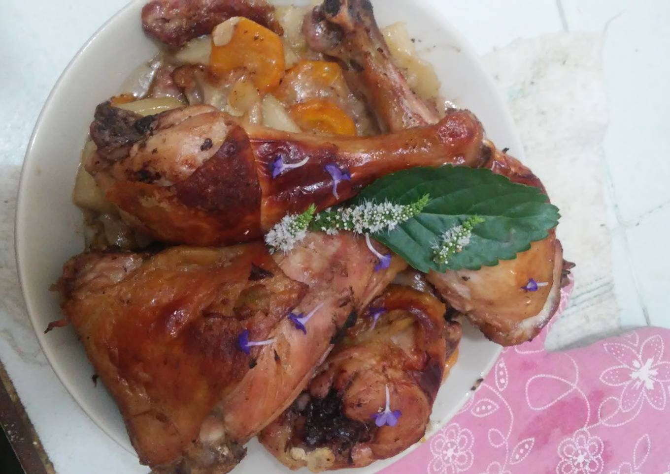 Pollo asado en cazuela de verduras