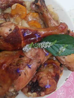 Una foto de Pollo asado en cazuela de verduras