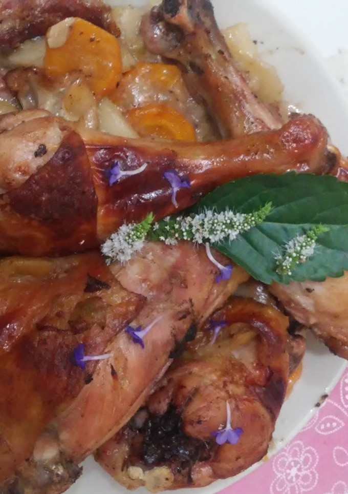Una foto de Pollo asado en cazuela de verduras