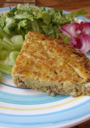 Una foto de Tortilla de carne molida, cuscús y otras cosas... (aprovechando las sobritas)