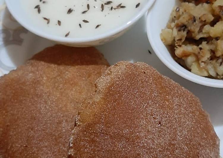 Recipe of Homemade Rajgira poori with jeera aloo