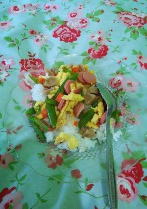 Foto resep Oseng Sayur Warna Warni (buncis, wortel, jagung manis, bakso, sosis)