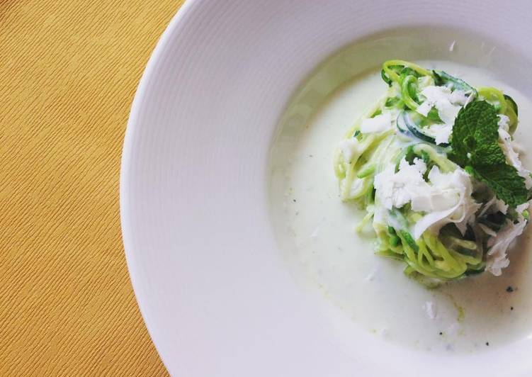Spaghetti di zucchine (o zoodles) con salsa greca