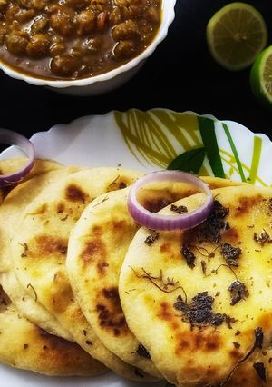 বাটার নান(Butter naan recipe in Bengali) রেসিপির প্রধান ছবি