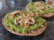 Una foto de tostadas de palta