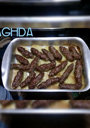 A picture of Kofta al-Hati (Oven-Baked Kofta with Potatoes) 🌶🍖.