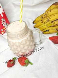 A picture of Banana and strawberry smoothies 😋.