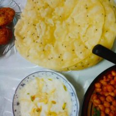 A picture of Kheer Puri.