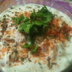 A picture of Roasted peanuts and tomato raita.