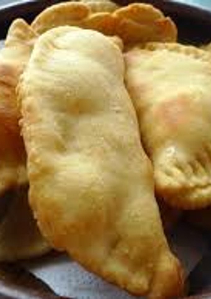 Una foto de Empanadas fritas de queso y camarón