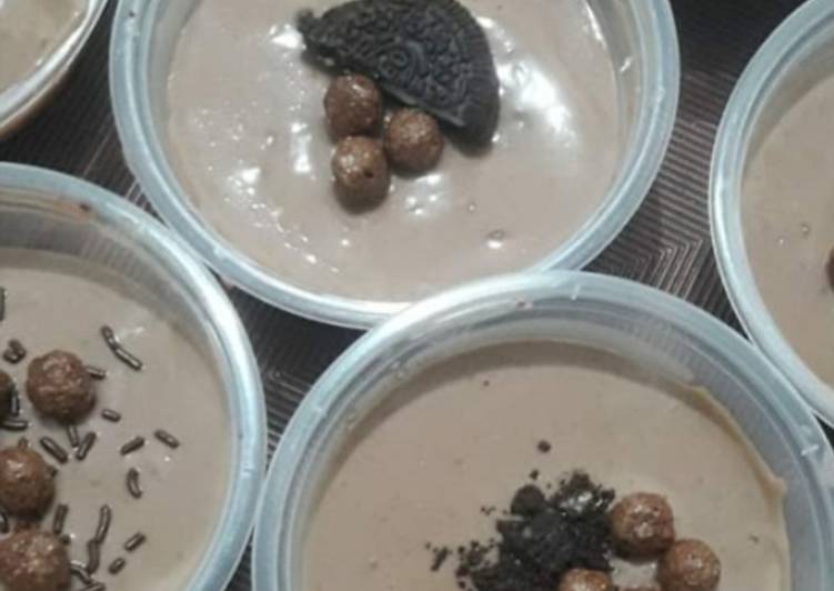 Pink Pudding Oreo with Topping Milo Lumer