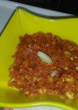 A picture of Garlic Peanut Chutney.