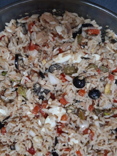 Una foto de Ensalada de arroz salvaje con pistachos by mi suegri