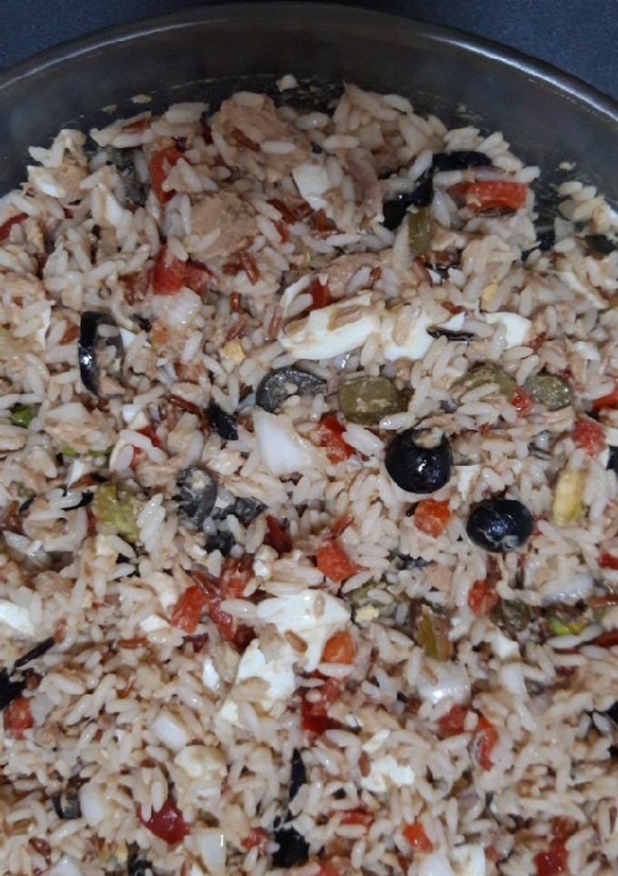 Una foto de Ensalada de arroz salvaje con pistachos by mi suegri