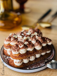 Una foto de Tiramisú de crema de chocolate blanco 🍫🍫🍫