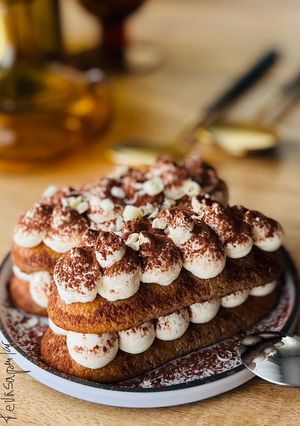 Una foto de Tiramisú de crema de chocolate blanco 🍫🍫🍫