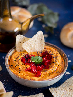 Una foto de Hummus de piquillo