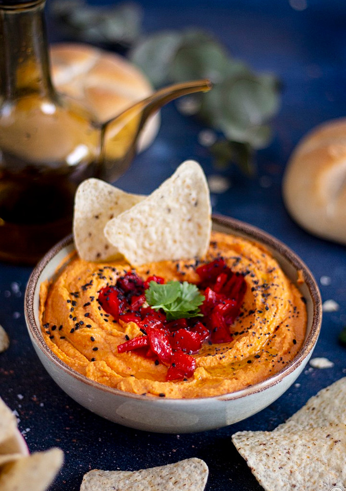 Una foto de Hummus de piquillo