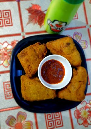 A picture of Bread pakoda.