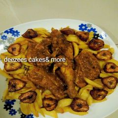 A picture of Chicken peppersoup with irish & plantain.
