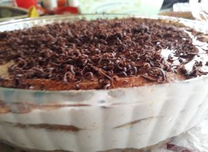 Una foto de Tiramisú doble capa