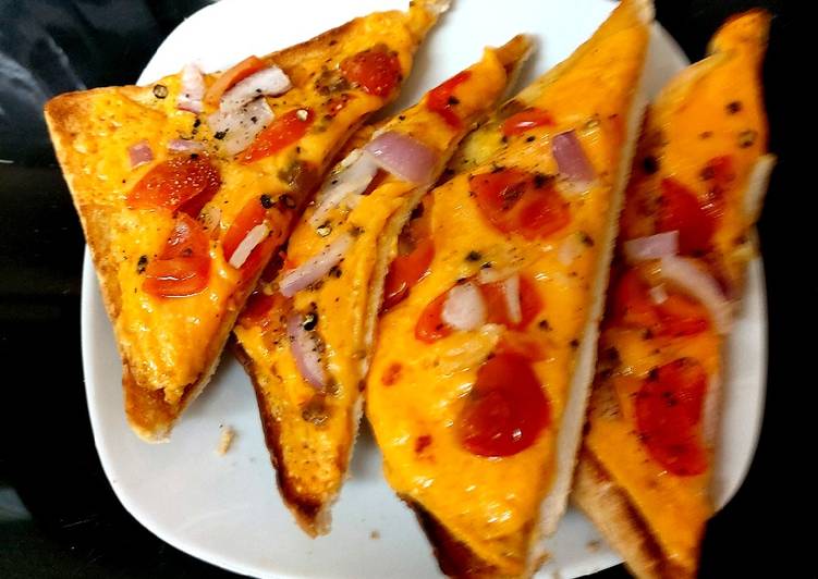 Easiest Way to Prepare Favorite My Late night Cheese, Onion and Tomatoes Melted on toast🤩
