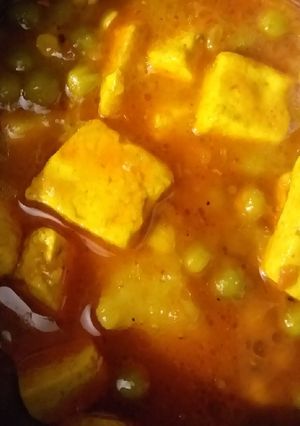 A picture of Matar paneer.