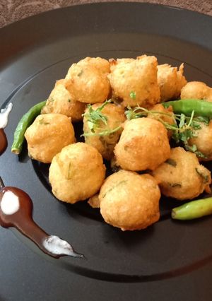 वडे उडीद मुगा चे (wade udid mugache recipe in marathi) रेसिपी चे मुख्य फोटो 