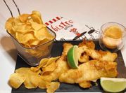 Une photo de fish and chips