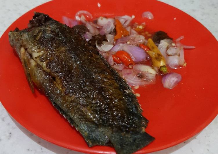 Ikan Bakar (Papuyu) plus Cacapan