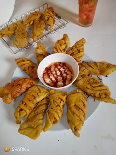 A picture of Alo samosa.