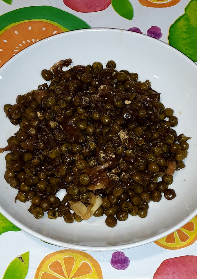 Una foto de Guisantes encebollados