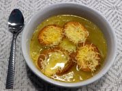 Una foto de sopa de cebolla de mi abuela