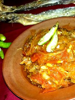 লটে শুঁটকি দিয়ে টমেটোর ঝাল চাটনি (lote shuntki diye tomato jhal chutney recipe in bengali) রেসিপির প্রধান ছবি
