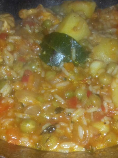 Una foto de Guiso de Arroz Con Pollo